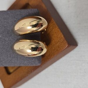 DOTTY SMITH GOLD TONE CLIP-ON EARRINGS